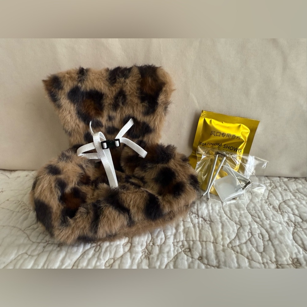 🔥Fire Sale🔥
Labubu Leopard “Fur” Car Seat w/ Vent Attachment